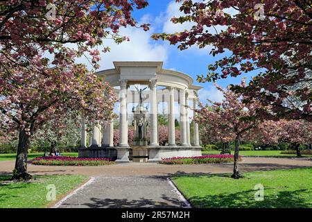 Wales National War Memorial, Alexandra Gardens, Cathays Park, Cardiff, South Wales. Stock Photo