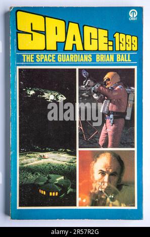 The Space Guardians paperback book published in 1975, based on Gerry Anderson's Space 1999 TV series Stock Photo