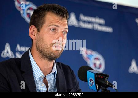 Former Tennessee Titans punter Brett Kern announces his retirement from ...