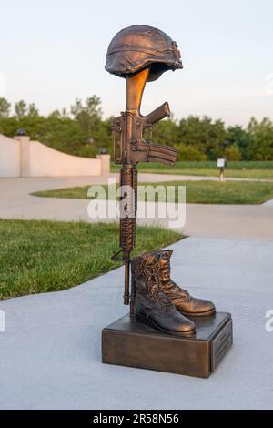 Battlefield Cross statue at the Mississippi Valley Veterans Memorial in West Burlington. The monument was donated by Corporal Richard Edwin Oetken bef Stock Photo