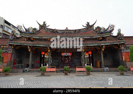 The Da Longdong Baoan Temple completed in 1831 dedicated to Bao Sheng Da Di in Taipei Taiwan Stock Photo