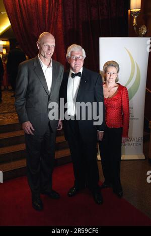 Peter Garrett, Minister of Parliament and member of rock group Midnight Oil (far right) with Dr Dwyer (of Prince of Wales Hospital) and his wife.   Hollywood Nights charity dinner in aid of the Prince of Wales Hospital Foundation  Four Seasons Hotel  23.11.06 Sydney, Australia Stock Photo