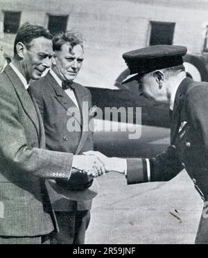 On 8th September 1951 King George VI made a one day visit from Balmoral, where he was holidaying to London for an examination by doctors. Here he is seen at London airport on the return journey to join the royal family on holiday at Balmoral, Scotland, U.K. This press photo was taken just a few months before the King's early death in February 1952, aged just 56. Stock Photo