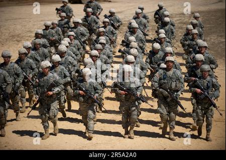 Basic training in the army Stock Photo - Alamy