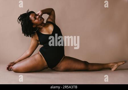 Woman Doing Half Splits Exercise Close Up Stock Photo - Download Image Now  - Close-up, Doing the Splits, Stretching - iStock