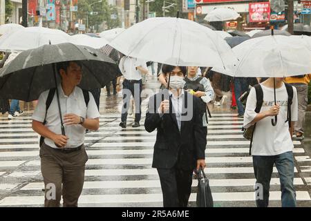 Tokyo, Japan. 2nd June, 2023. People holding umbrellas walk under the rain in Tokyo. On Friday morning, the Meteorological Agency issued a warning for ''significantly heavy rain'' leading officials to issue a warning of impending heavy rains. Some bullet trains and airports suspended all operations because of the rain. (Credit Image: © Rodrigo Reyes Marin/ZUMA Press Wire) EDITORIAL USAGE ONLY! Not for Commercial USAGE! Stock Photo