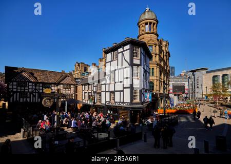 Shambles Square The Old Wellington and Sinclairs Oyster Bar with  Corn Exchange Stock Photo