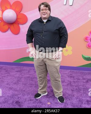 NEVER HAVE I EVER, Jack Seavor McDonald (center), &lsquo;&mldr;lost my virginity