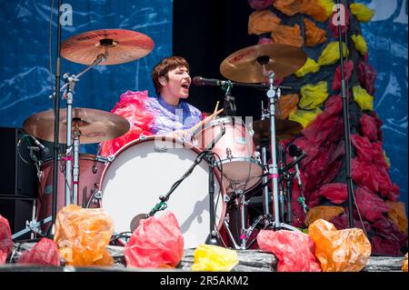 Nuremberg, Germany. 02nd June, 2023. Lotta Kummer (vocals, drums) from German indie pop band Blond performs on the Utopia Stage during the open-air festival Rock im Park. Credit: Daniel Vogl/dpa/Alamy Live News Stock Photo