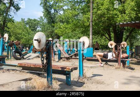 Kyiv, Ukraine. 27th May, 2023. A man seen exercising in soviet-era outdoor gym Kachalka, Kyiv park. Despite daily missile attacks on Ukraine's capital Kyiv, life goes on. People relax and exercise in the parks outdoor sports areas. (Credit Image: © Mykhaylo Palinchak/SOPA Images via ZUMA Press Wire) EDITORIAL USAGE ONLY! Not for Commercial USAGE! Stock Photo