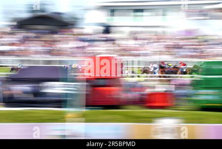 Runners and riders during the Winners Wear Cavani Handicap during ladies day of the 2023 Derby Festival at Epsom Downs Racecourse, Epsom. Picture date: Friday June 2, 2023. Stock Photo