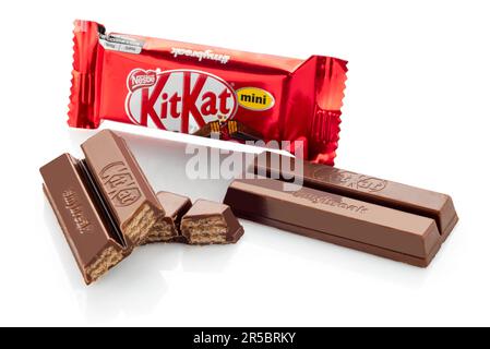 Nestle Caramel KitKat isolated on white background - Kit Kat kitkats kit  kats Stock Photo - Alamy