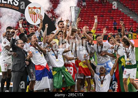 Budapest, Hungary. 31st May, 2023. Puskas Arena, 30.05.23 Ivan Rakitic (10 Sevilla) lift the trophy after the UEFA Europa League final 2023 between Sevilla and Roma at Puskas Arena in Budapest, Hungary Soccer (Cristiano Mazzi/SPP) Credit: SPP Sport Press Photo. /Alamy Live News Stock Photo