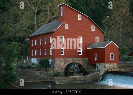 The Red Mill along the Raritan River in Clinton, New Jersey Stock Photo