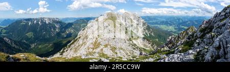 Panorama, narrow ridge, crossing the Hackenkoepfe, Zahmer Kaiser mountain range behind, rocky mountains of the Kaisergebirge, Wilder Kaiser Stock Photo