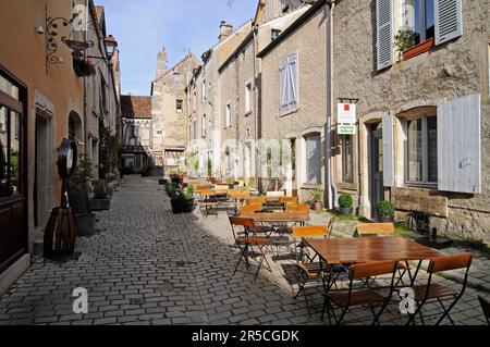 Alley, Noyers, Yonne Department, Avallon, Burgundy, France, Bourgogne, Noyers-sur-Serein Stock Photo