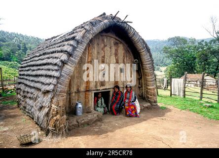 Toda tribe women in front of the hut at Kinnakorai Nilgiris, Ooty Udhagamandalam, Tamil Nadu, South India, India, Asia. One of the great aboriginal Stock Photo