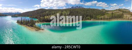 Stunning turquoise green lake in northern Canada, Yukon Territory. Emerald Lake located outside of Whitehorse in the Klondike. Wild and untouched. Stock Photo