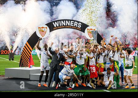 Budapest, Hungary. 1 June 2023. Players of Sevilla FC lift the trophy cup during the award ceremony following the UEFA Europa League final football match between Sevilla FC and AS Roma. Credit: Nicolò Campo/Alamy Live News Stock Photo