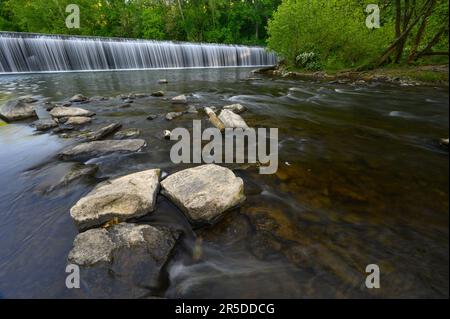 Daniels Dam and the flowing waters of the Patapsco River in Patapsco River State Park, Maryland, USA Stock Photo