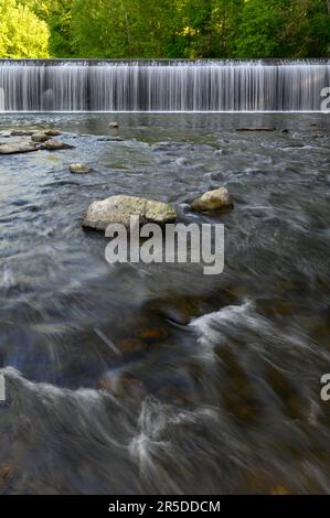 Daniels Dam and the flowing waters of the Patapsco River in Patapsco River State Park, Maryland, USA Stock Photo