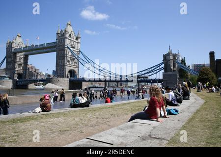 London, UK. 3rd June, 2023. People relax in the sunshine near Tower Bridge in London, Britain, June 2, 2023. As temperatures rise in London, people get outside and enjoy the sunshine. Credit: Xinhua/Alamy Live News Stock Photo