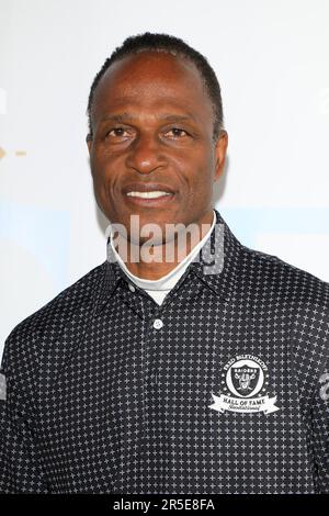 LOS ANGELES - MAY 1: Willie Gault at 16th Annual George Lopez