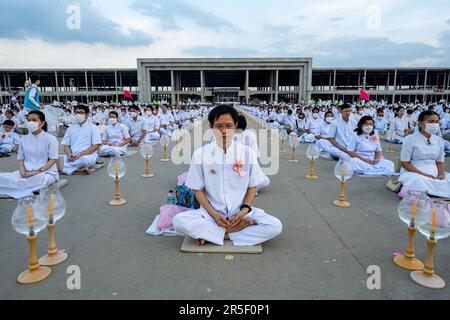 Pathum Thani, Thailand. 3rd June, 2023. Thousands of worshippers gathered at Thailand's Wat Dhammakaya temple to take part in a ceremony marking Vesak Bucha day, one of the most important holiday's in Theravada Buddhism. Over 100,000 LED lantern were arranged around the temple's central Cetiya dome into large patterns visible from the air depicting important periods of the Buddha's life. (Credit Image: © Adryel Talamantes/ZUMA Press Wire) EDITORIAL USAGE ONLY! Not for Commercial USAGE! Credit: ZUMA Press, Inc./Alamy Live News Stock Photo