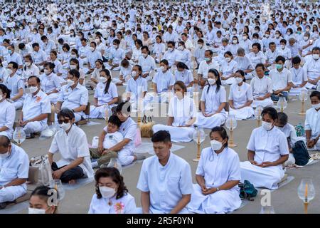 Pathum Thani, Thailand. 3rd June, 2023. Thousands of worshippers gathered at Thailand's Wat Dhammakaya temple to take part in a ceremony marking Vesak Bucha day, one of the most important holiday's in Theravada Buddhism. Over 100,000 LED lantern were arranged around the temple's central Cetiya dome into large patterns visible from the air depicting important periods of the Buddha's life. (Credit Image: © Adryel Talamantes/ZUMA Press Wire) EDITORIAL USAGE ONLY! Not for Commercial USAGE! Credit: ZUMA Press, Inc./Alamy Live News Stock Photo