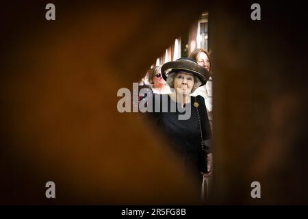 The Hague, Netherlands. 03rd June, 2023. THE HAGUE - Princess Beatrix views the sculpture exhibition Voorhout Monumental on the Lange Voorhout. The princess is the patron of Pulchri Studio, an artists' association and gallery for contemporary art. ANP JEROEN JUMELET netherlands out - belgium out Credit: ANP/Alamy Live News Stock Photo