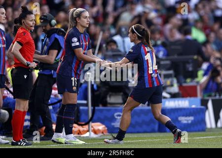 EINDHOVEN - (l-r) Alexia Putellas Segura of FC Barcelona, Aitana Bonmati of FC Barcelona during the UEFA Champions League Final for Women between FC Barcelona and Vfl Wolfsburg at Phillips stadium on June 3, 2023 in Eindhoven, Netherlands. ANP MAURICE VAN STONE Stock Photo