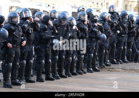 Leipzig, Germany. 03rd June, 2023. Police officers prepare for an operation. A left-wing demonstration on the occasion of the sentencing of left-wing extremists was banned. Police officers stand during protests against the verdict in the trial of Lina E. in Leipzig. The Dresden Higher Regional Court had sentenced the student Lina E. to five years and three months imprisonment. For a long time, the left-wing scene has been mobilizing for the so-called 'Day X'. Credit: Sebastian Willnow/dpa/Alamy Live News Stock Photo