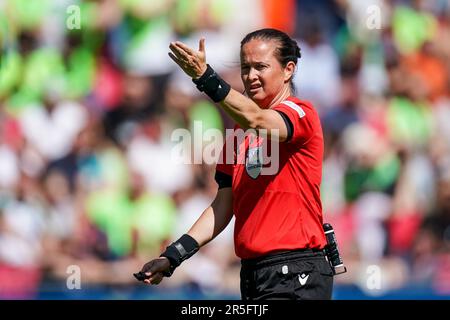 Eindhoven, Netherlands. 03rd June, 2023. EINDHOVEN, NETHERLANDS - JUNE 3: Referee Cheryl Foster during the UEFA Women's Champions League Final match between FC Barcelona and VfL Wolfsburg at the PSV Stadion on June 3, 2023 in Eindhoven, Netherlands (Photo by Joris Verwijst/Orange Pictures) Credit: Orange Pics BV/Alamy Live News Stock Photo