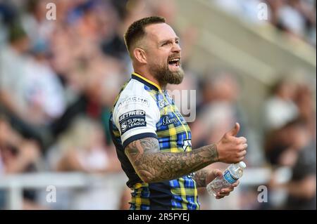 Newcastle, England - 3rd June 2023 - Blake Austin (6) celebrates Derrell Olpherts (16) of Leeds Rhinos try. Rugby League Magic Weekend, Wigan Warriors vs Catalan Dragons at St James Park, Newcastle, UK Credit: Dean Williams/Alamy Live News Stock Photo