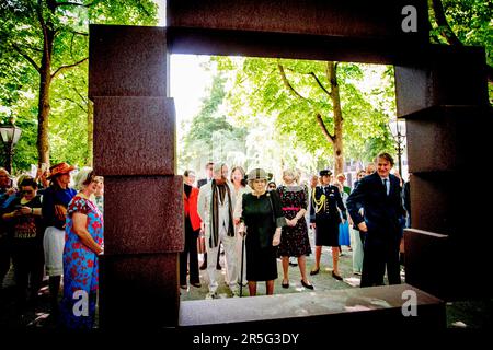 The Hague, Niederlande. 03rd June, 2023. Princess Beatrix of The Netherlands at the Lange Voorhout in The Hague, on June 03, 2023, to open the exhibition Voorhout Monumental, the open-air exhibition is organized by Pulchri Studio, an artists association and gallery for contemporary art Credit: Albert Ph vd Werf/Netherlands OUT/Point De Vue OUT/dpa/Alamy Live News Stock Photo