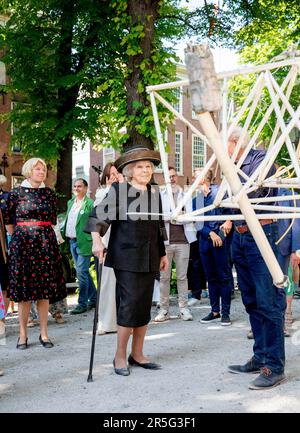 The Hague, Niederlande. 03rd June, 2023. Princess Beatrix of The Netherlands at the Lange Voorhout in The Hague, on June 03, 2023, to open the exhibition Voorhout Monumental, the open-air exhibition is organized by Pulchri Studio, an artists association and gallery for contemporary art Credit: Albert Ph vd Werf/Netherlands OUT/Point De Vue OUT/dpa/Alamy Live News Stock Photo