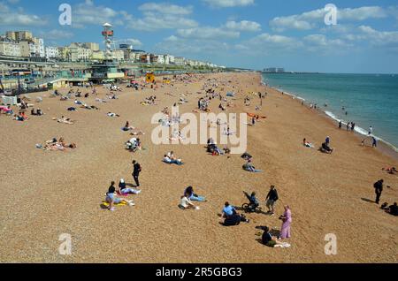 Brighton, UK, 03 June 2023  Sunshine on Brighton beach.  Credit: JOHNNY ARMSTEAD/Alamy Live News Stock Photo