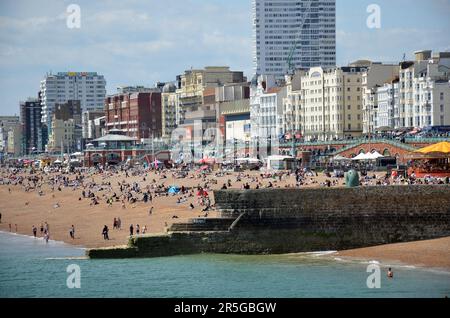 Brighton, UK, 03 June 2023  Sunshine on Brighton beach.  Credit: JOHNNY ARMSTEAD/Alamy Live News Stock Photo