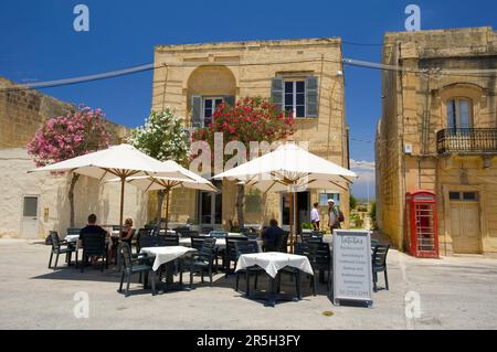 Street cafe with cathedral in San Lawrenz on the island of Gozo, Malta Stock Photo