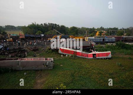 Caught on cam: Goods train derails near Sarai Rohilla railway station in  Delhi | TOI Original - Times of India Videos