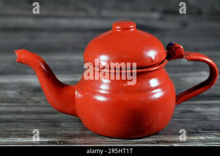 Retro Tea Kettle, Vintage & Old Fashioned Tea Pots
