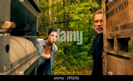 ARNOLD SCHWARZENEGGER and MONICA BARBARO in FUBAR (2023), directed by PHIL ABRAHAM. Credit: Skydance Television / Album Stock Photo