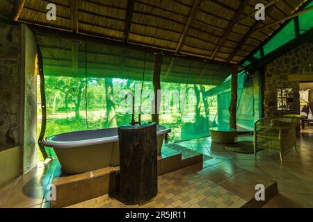 Thawale Tented Lodge in the Majete National Park, Malawi. Bathroom overlooking the bushveld at Majete Wildlife Reserve, Thawale Lodge Stock Photo