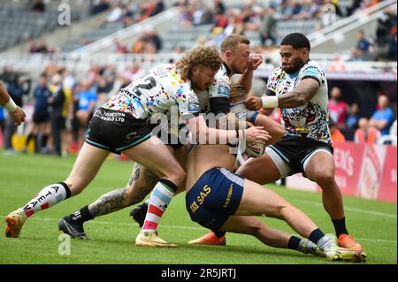 Tom Lineham #5 of Wakefield Trinity tackled during the Magic Weekend match Wakefield Trinity vs Leigh Leopards at St. James's Park, Newcastle, United Kingdom, 4th June 2023 (Photo by Craig Cresswell/News Images) Stock Photo
