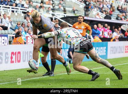St James Park, Newcastle, UK. 4th June, 2023. Betfred Super League Magic Weekend Rugby League, Wakefield Trinity versus Leigh Leopards; Wakefield Trinity's Tom Lineham is tackled by Leigh Leopards Josh Charnley as he plays a grubber kick Credit: Action Plus Sports/Alamy Live News Stock Photo