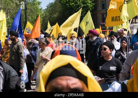 Trafalgar Square, London, UK. 4th June 2023, Sikhs in Trafalgar Square commemorate the 1984 Amritsar Golden Temple massacre. Credit: Matthew Chattle/Alamy Live News Stock Photo