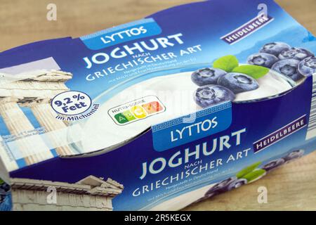Lyttos Griechischer Joghurt mit Heidelbeeren Stock Photo