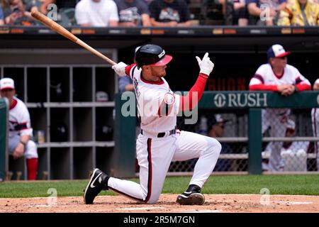 Chicago White Sox outfielder Clint Frazier can't make the catch on