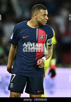 Kylian Mbappe Paris Saint-Germain Kits, Kylian Mbappe PSG Shirts