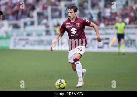 Torino, Italy. 03rd June, 2023. Italy, Turin, june 3 2023: Samuele Ricci (Torino midfielder) dribbles in front court in the first half during soccer game Torino FC vs FC Inter, Serie A Tim 2022-2023 day38 Turin stadio Olimpico (Photo by Fabrizio Andrea Bertani/Pacific Press) Credit: Pacific Press Media Production Corp./Alamy Live News Stock Photo